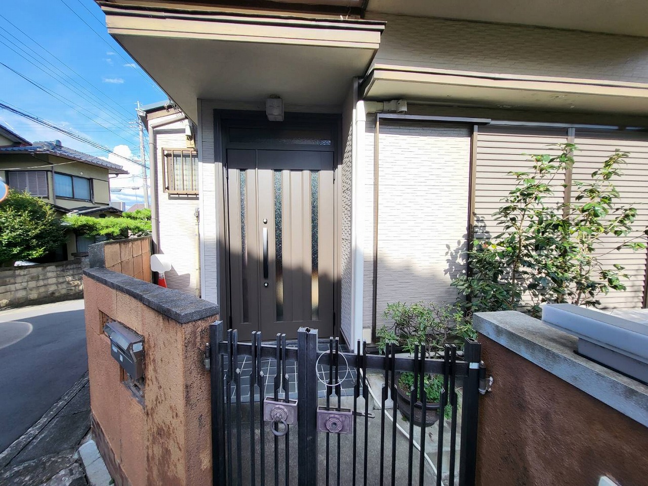 京都府向日市　玄関ドアカバー工法リニューアル工事