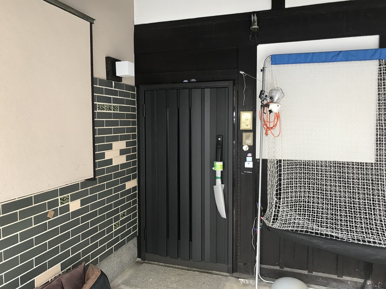 京都府向日市　玄関引戸から開きドアへリニューアル工事