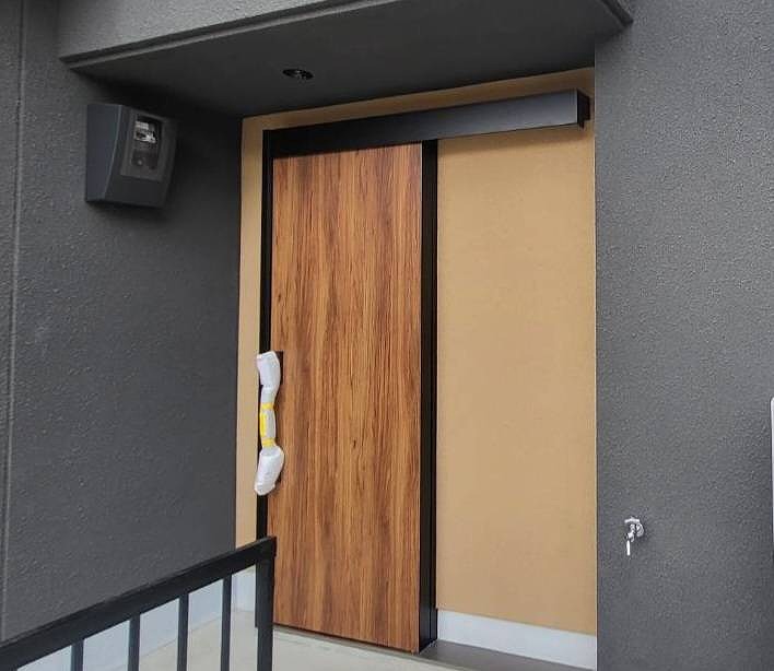 京都府向日市　玄関引戸取替新調工事