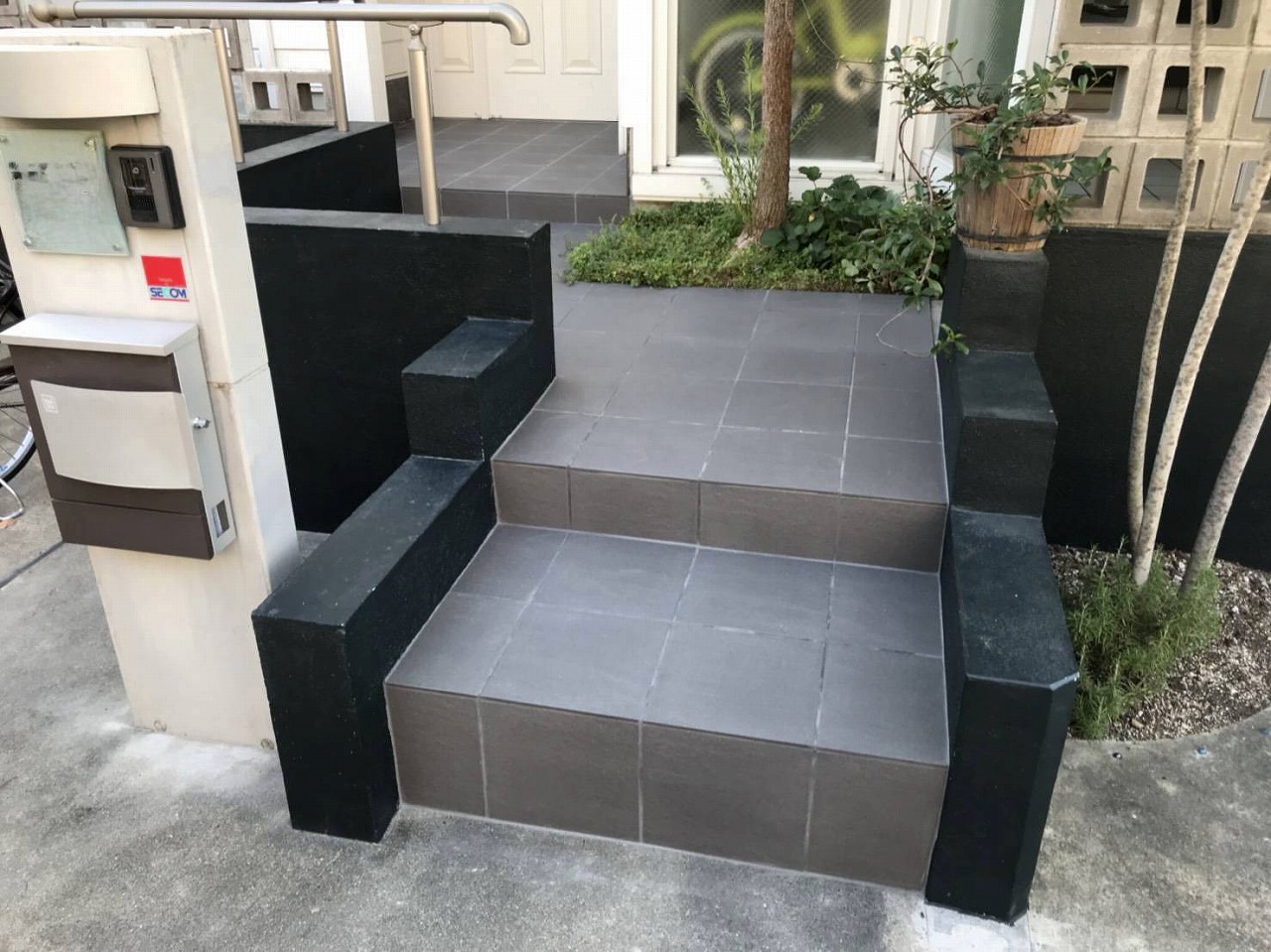 京都市西京区　玄関階段リニューアル工事