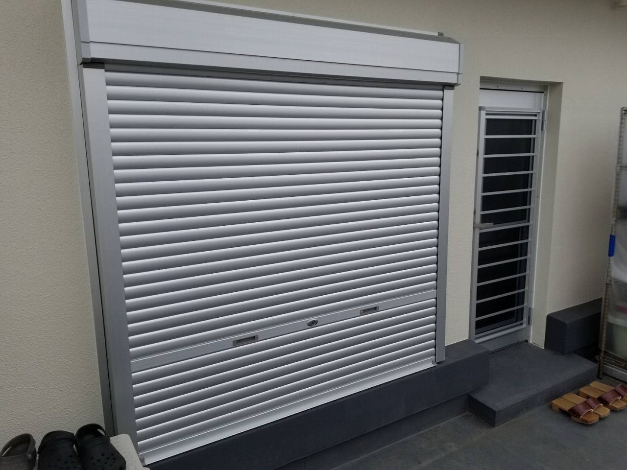 京都市伏見区　バルコニーシャッター雨戸新設工事