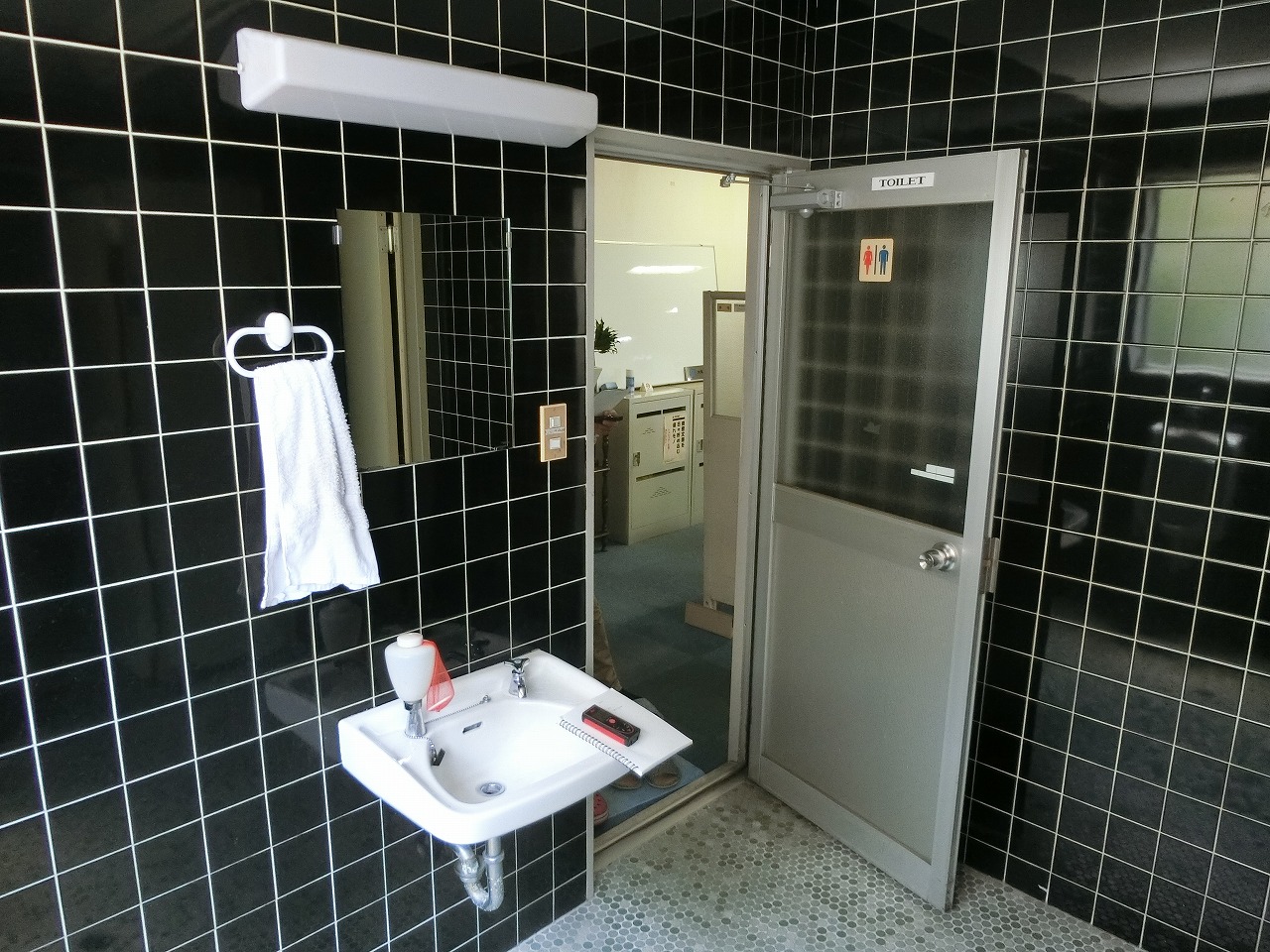 大阪府八尾市オフィス　洗面室リニューアル工事