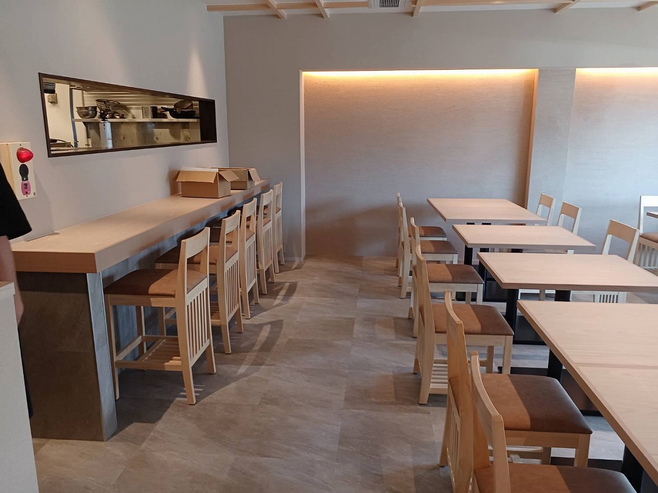 京都府長岡京市　店舗壁間接照明！