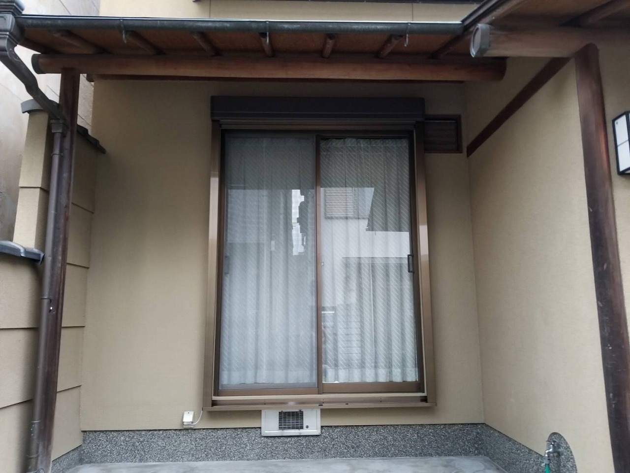 京都府京都市右京区　木製雨戸から電動雨戸シャッター取付工事