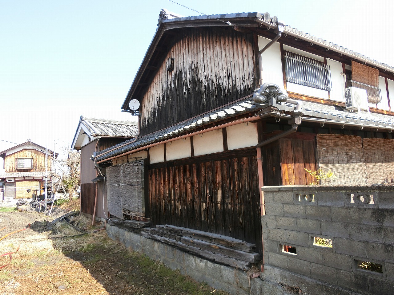 滋賀県　外壁焼板リニューアル工事