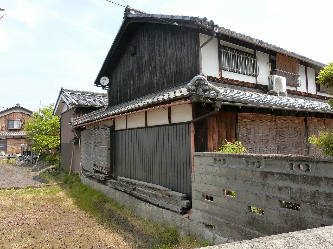 滋賀県　外壁焼板リニューアル工事