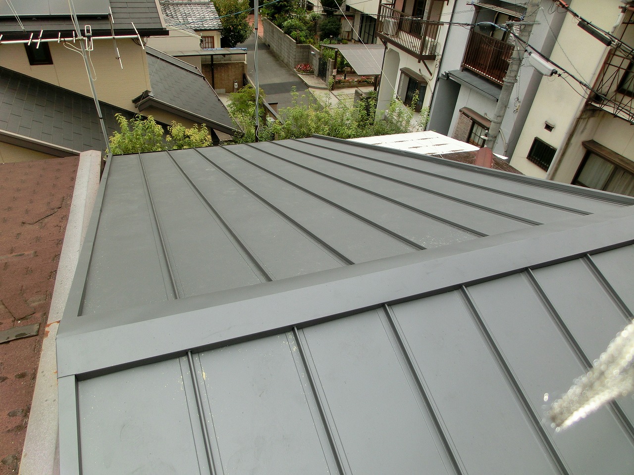 京都市右京区　戸建て屋根瓦からガルバニウム立平葺き工事