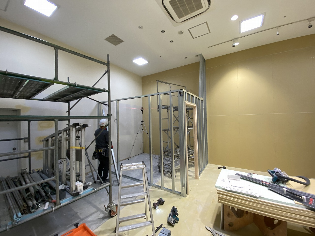 滋賀県草津市　商業施設テナント新装改修工事