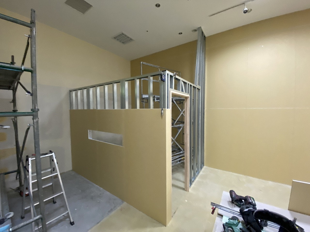 滋賀県草津市　商業施設テナント新装改修工事