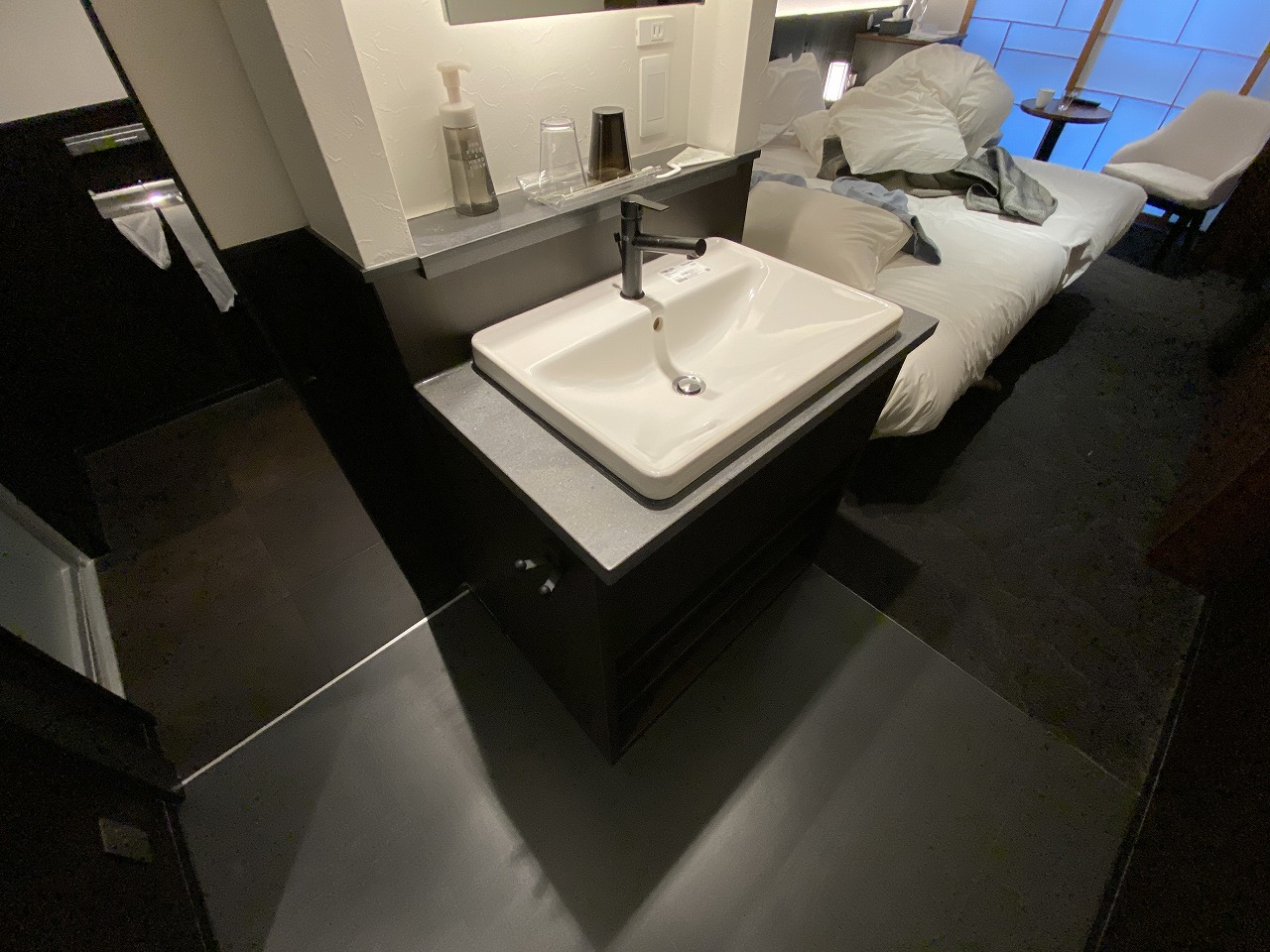 京都市下京区　ホテル手洗いカウンタ―リニューアル工事