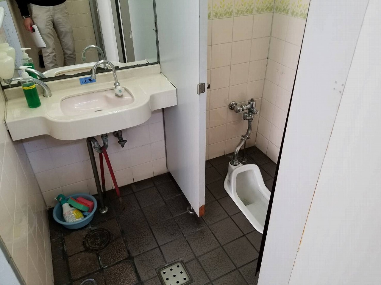 京都市南区　工場トイレリニューアル工事