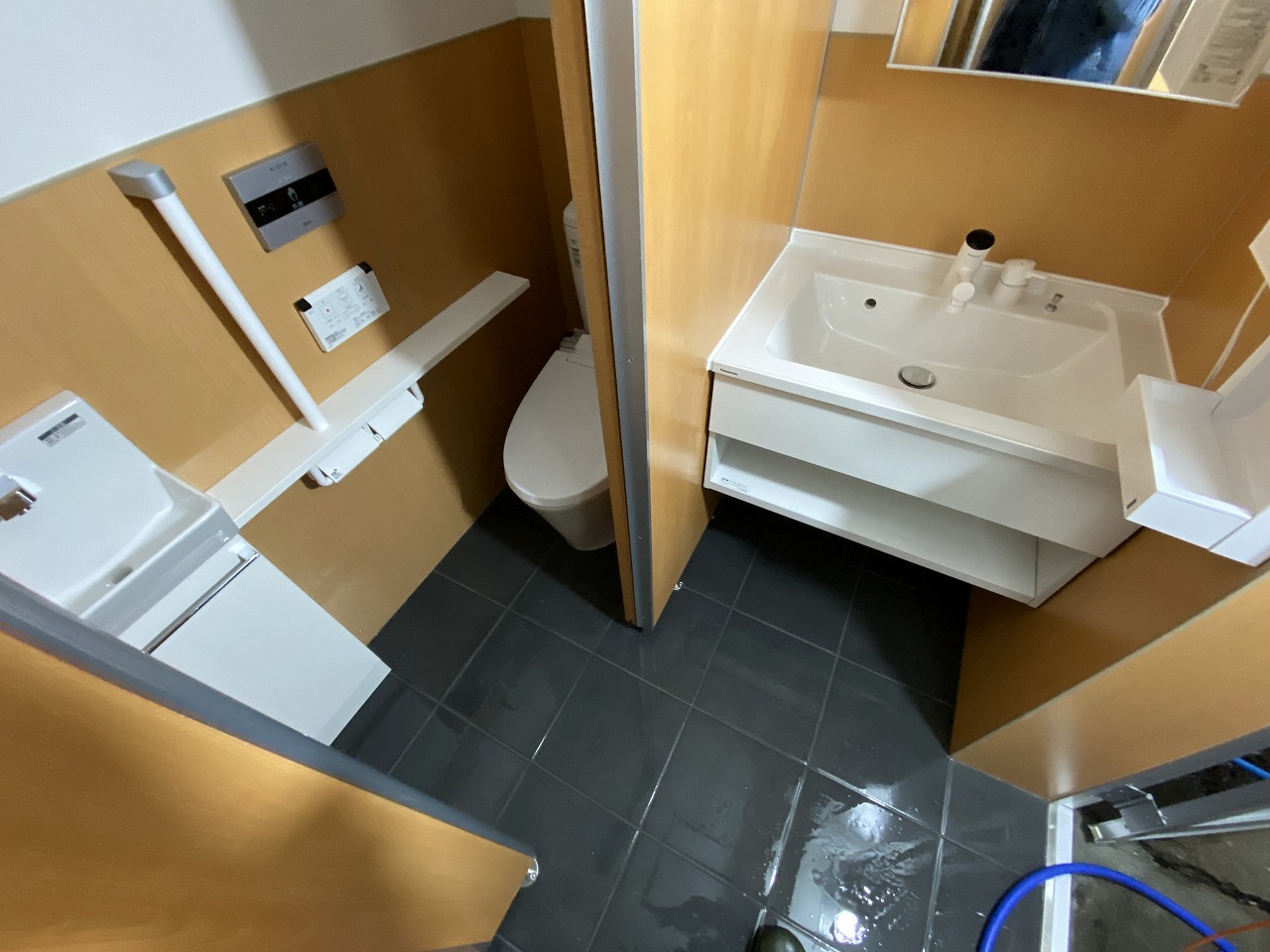 京都市南区　工場トイレリニューアル工事