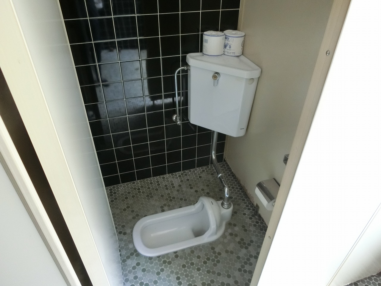 大阪府八尾市　オフィストイレリニューアル工事